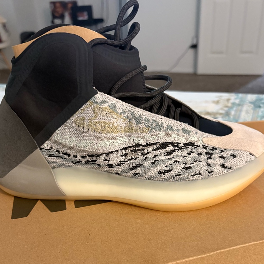 Size 9 - adidas Yeezy QNTM Amber Tint‎